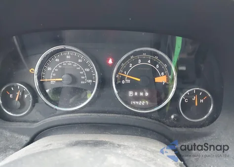 2016 Jeep Compass Latitude z USA, uszkodzony, nr VIN 1C4NJDEBXGD756751